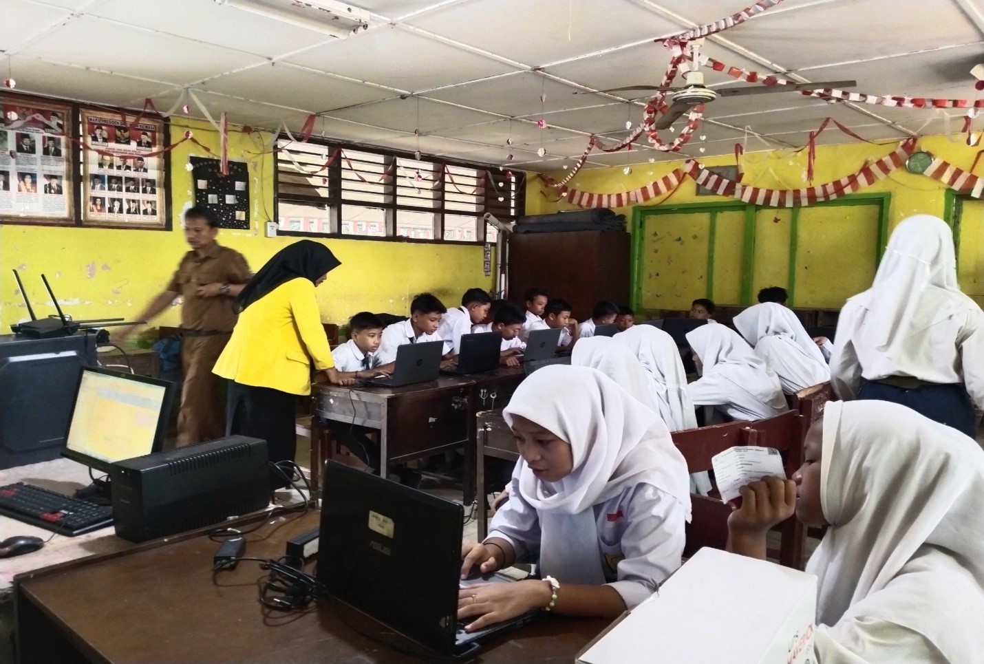 Pelaksanaan Kegiatan Simulasi Ujian Daring di SMP N 3 Tanjung Pura Tahun 2024